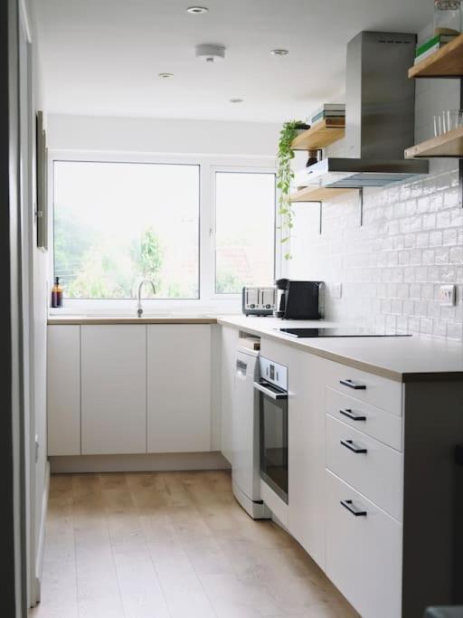 The Palm House Falmouth - Minutes From The Beach! Экстерьер фото