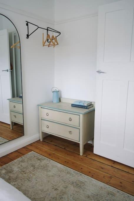 The Palm House Falmouth - Minutes From The Beach! Экстерьер фото